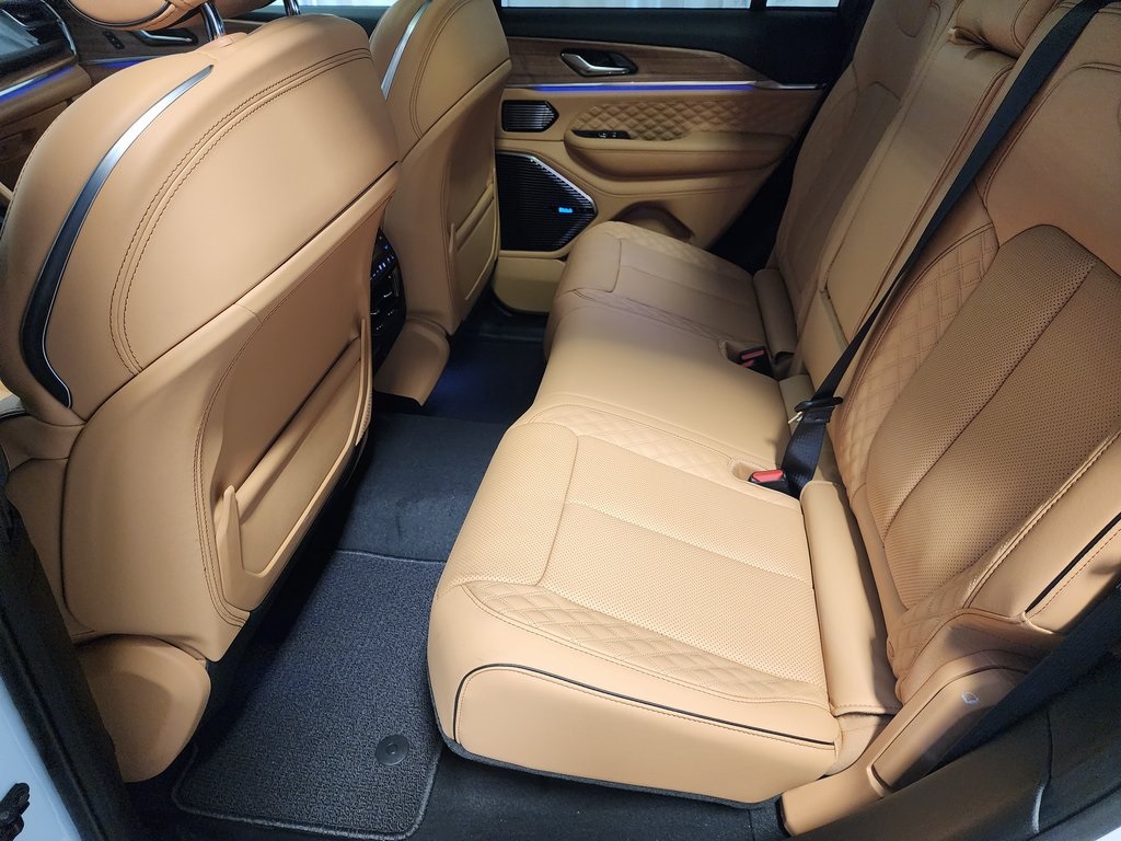 new 2025 Jeep Grand Cherokee car, priced at $68,100