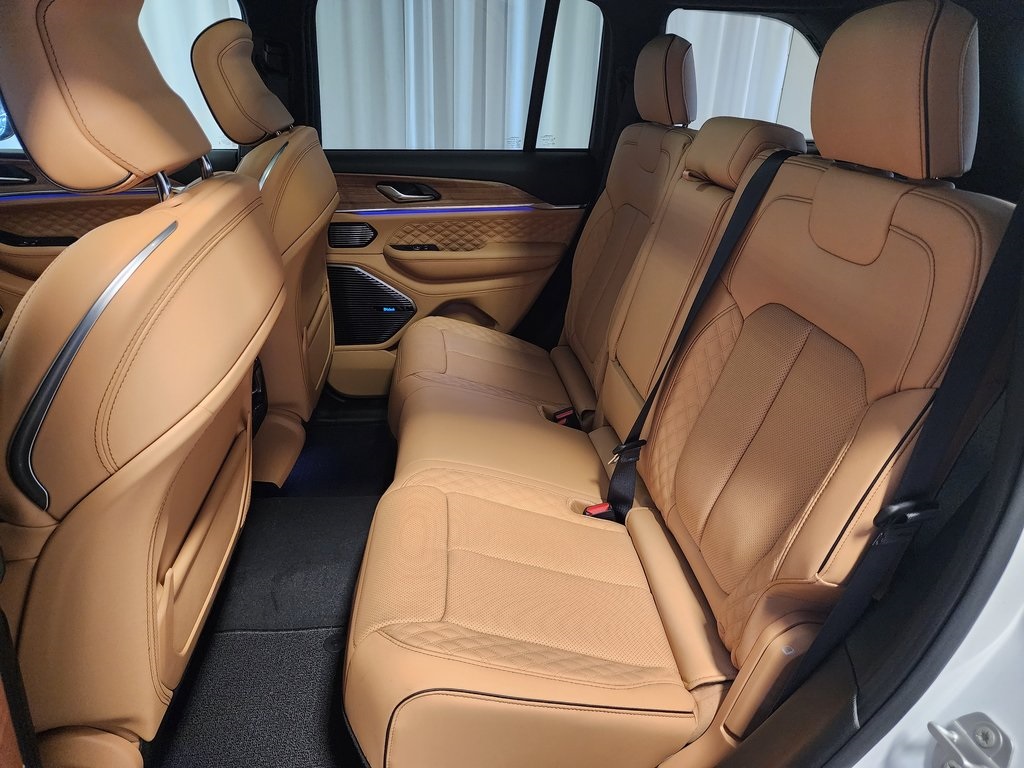 new 2025 Jeep Grand Cherokee car, priced at $68,100