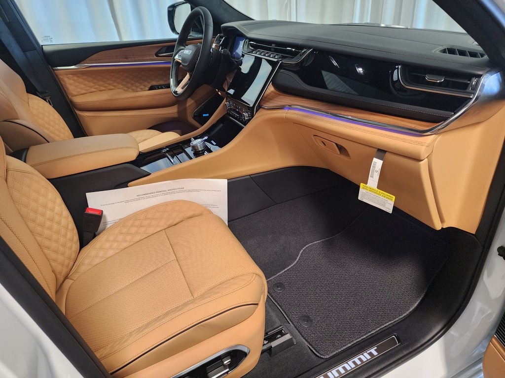 new 2025 Jeep Grand Cherokee car, priced at $68,100