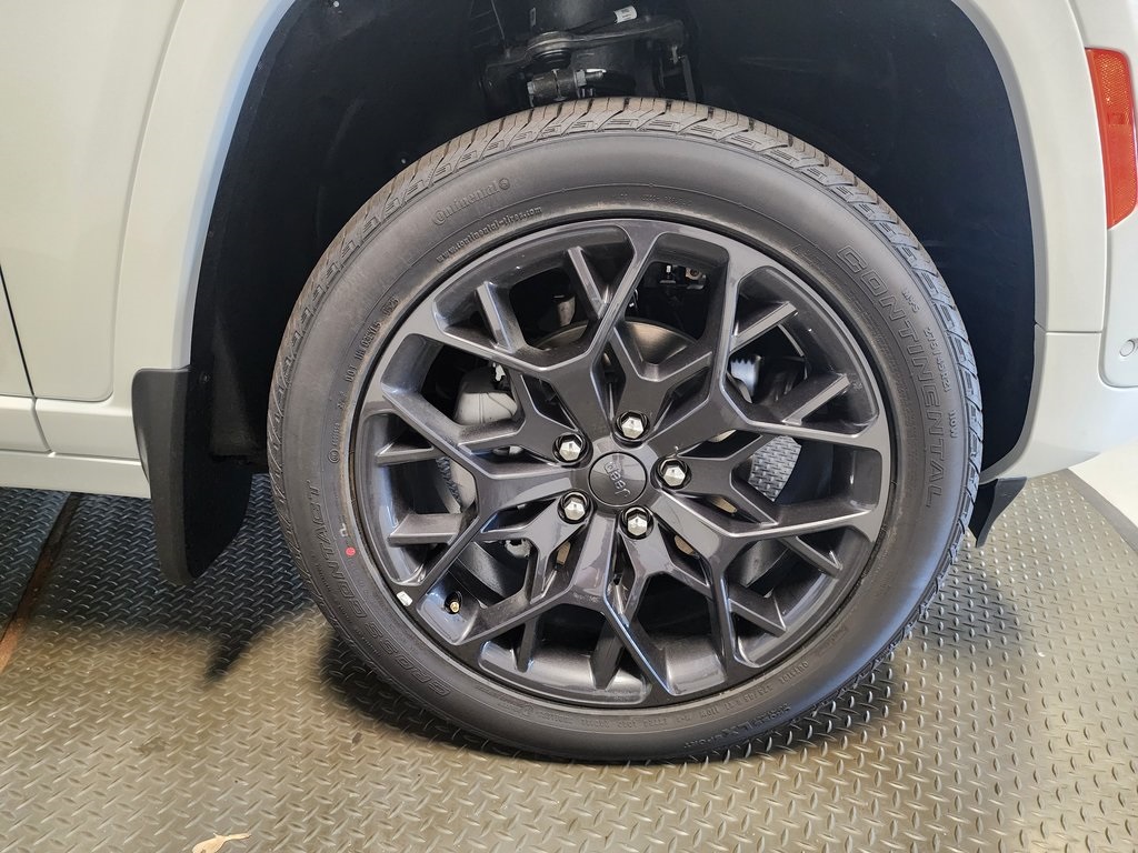 new 2025 Jeep Grand Cherokee car, priced at $68,100