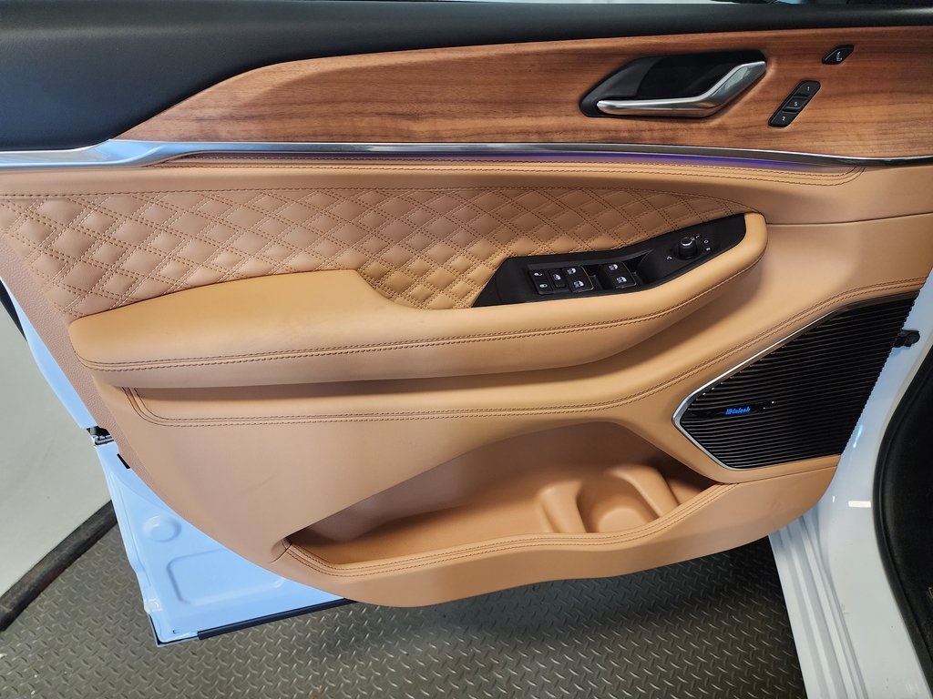 new 2025 Jeep Grand Cherokee car, priced at $68,100
