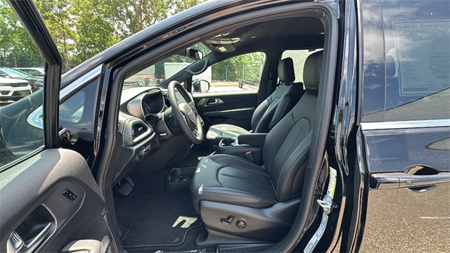 new 2025 Chrysler Pacifica car, priced at $44,280