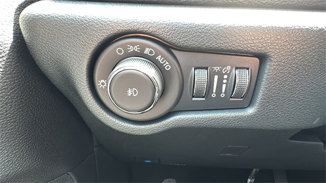 new 2025 Chrysler Pacifica car, priced at $44,280