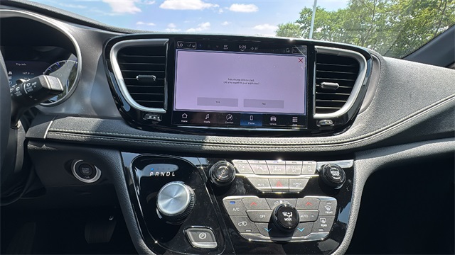 new 2025 Chrysler Pacifica car, priced at $44,280