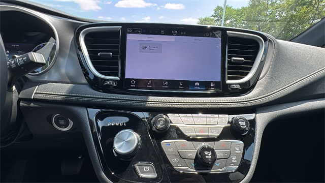 new 2025 Chrysler Pacifica car, priced at $44,280