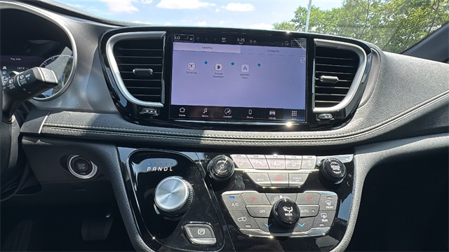 new 2025 Chrysler Pacifica car, priced at $44,280