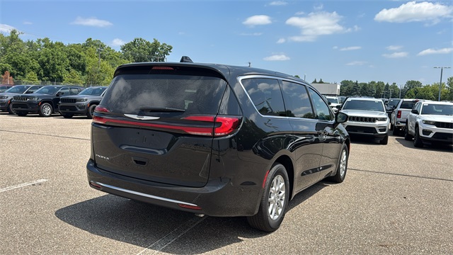 new 2025 Chrysler Pacifica car, priced at $44,280