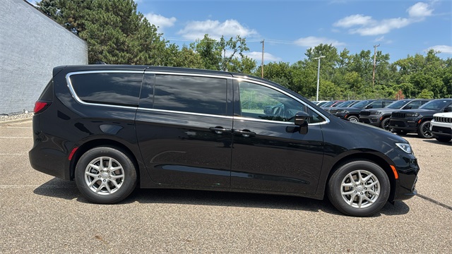 new 2025 Chrysler Pacifica car, priced at $44,280