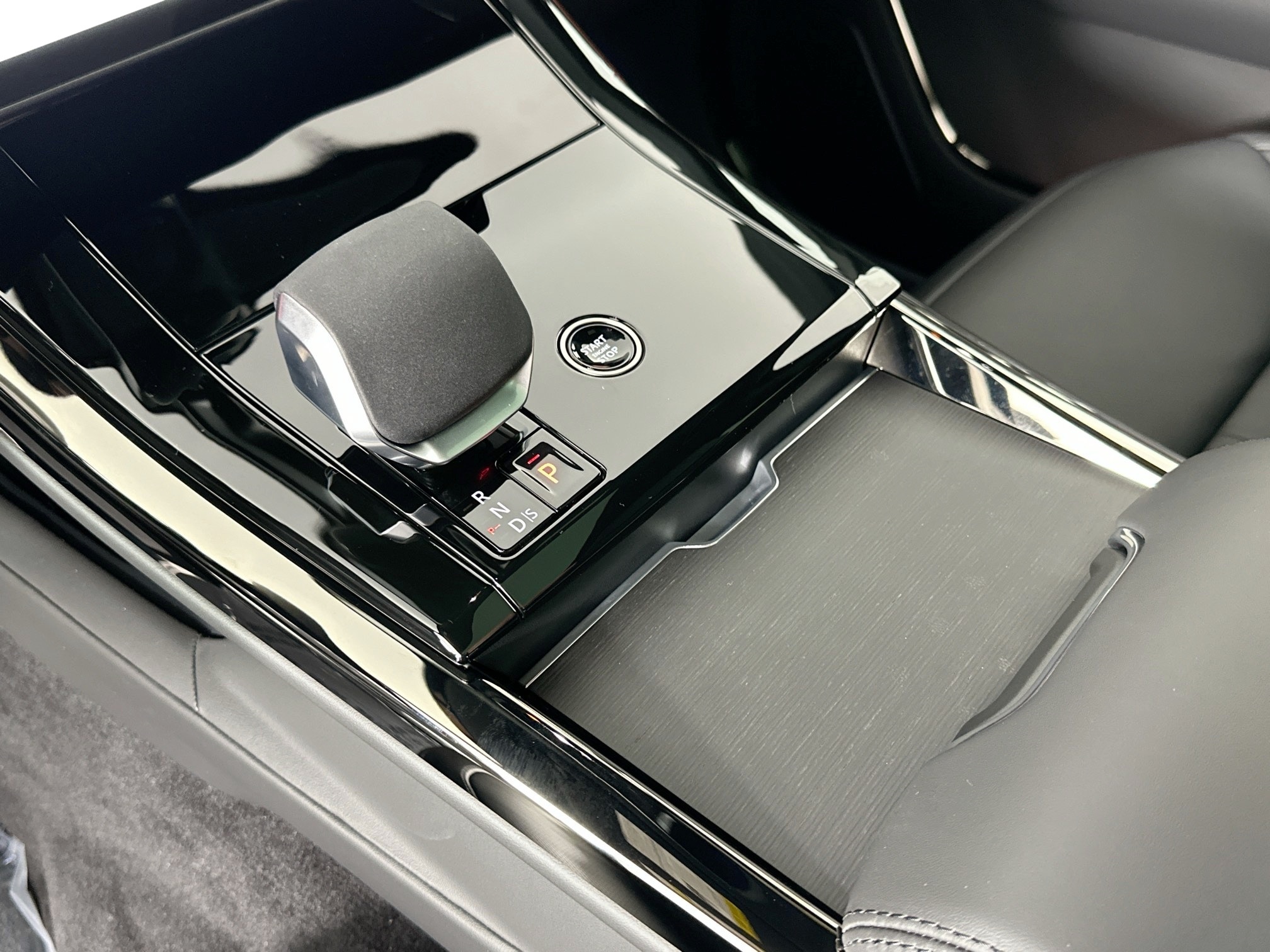 new 2025 Land Rover Range Rover Sport car, priced at $128,245