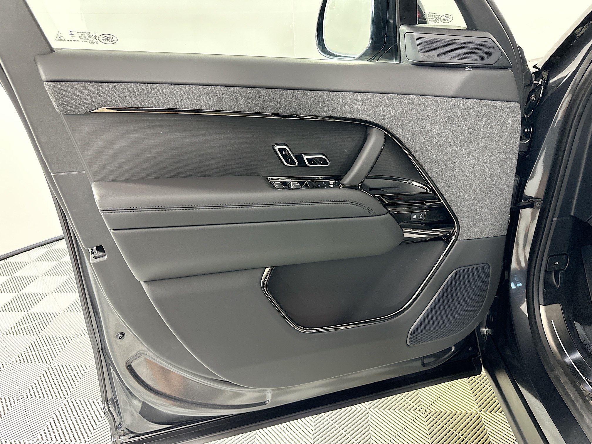 new 2025 Land Rover Range Rover Sport car, priced at $128,245