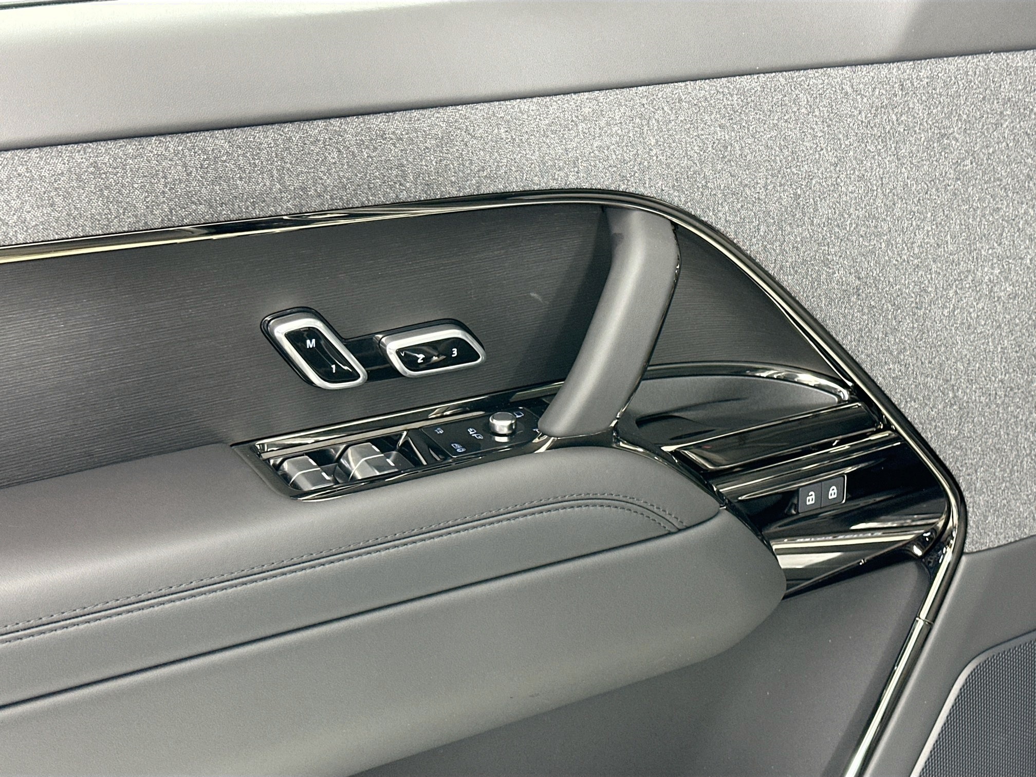 new 2025 Land Rover Range Rover Sport car, priced at $128,245