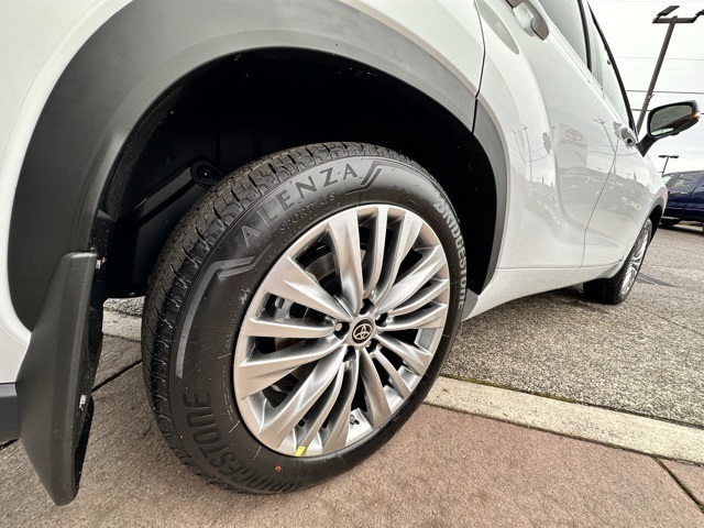 new 2025 Toyota Highlander Hybrid car