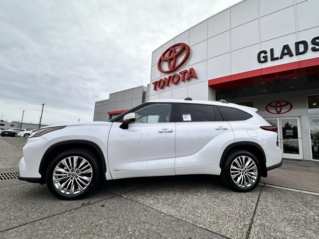 new 2025 Toyota Highlander Hybrid car