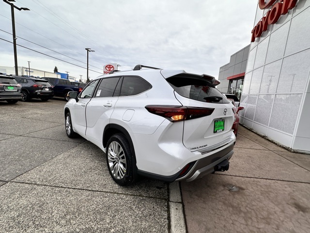 new 2025 Toyota Highlander Hybrid car