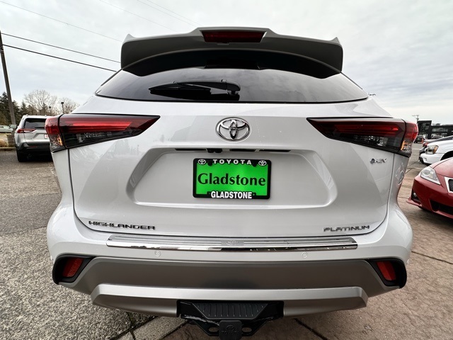 new 2025 Toyota Highlander Hybrid car