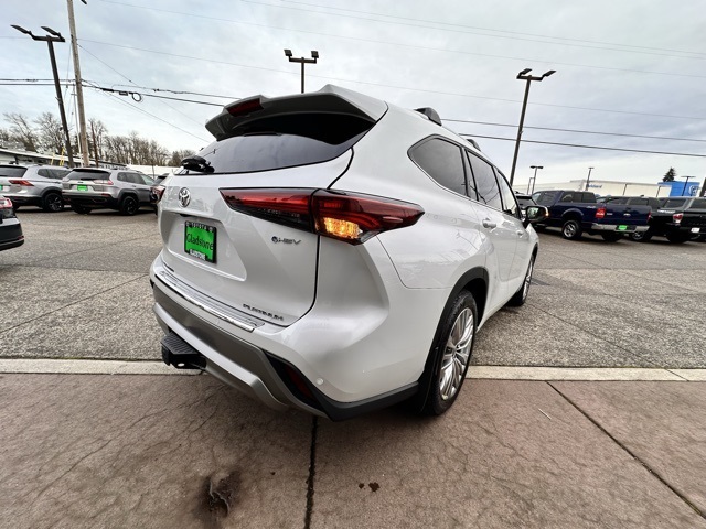 new 2025 Toyota Highlander Hybrid car