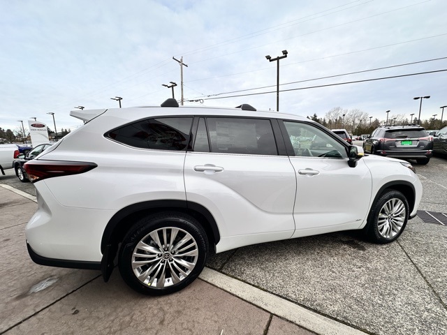 new 2025 Toyota Highlander Hybrid car