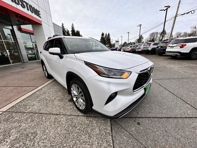 new 2025 Toyota Highlander Hybrid car