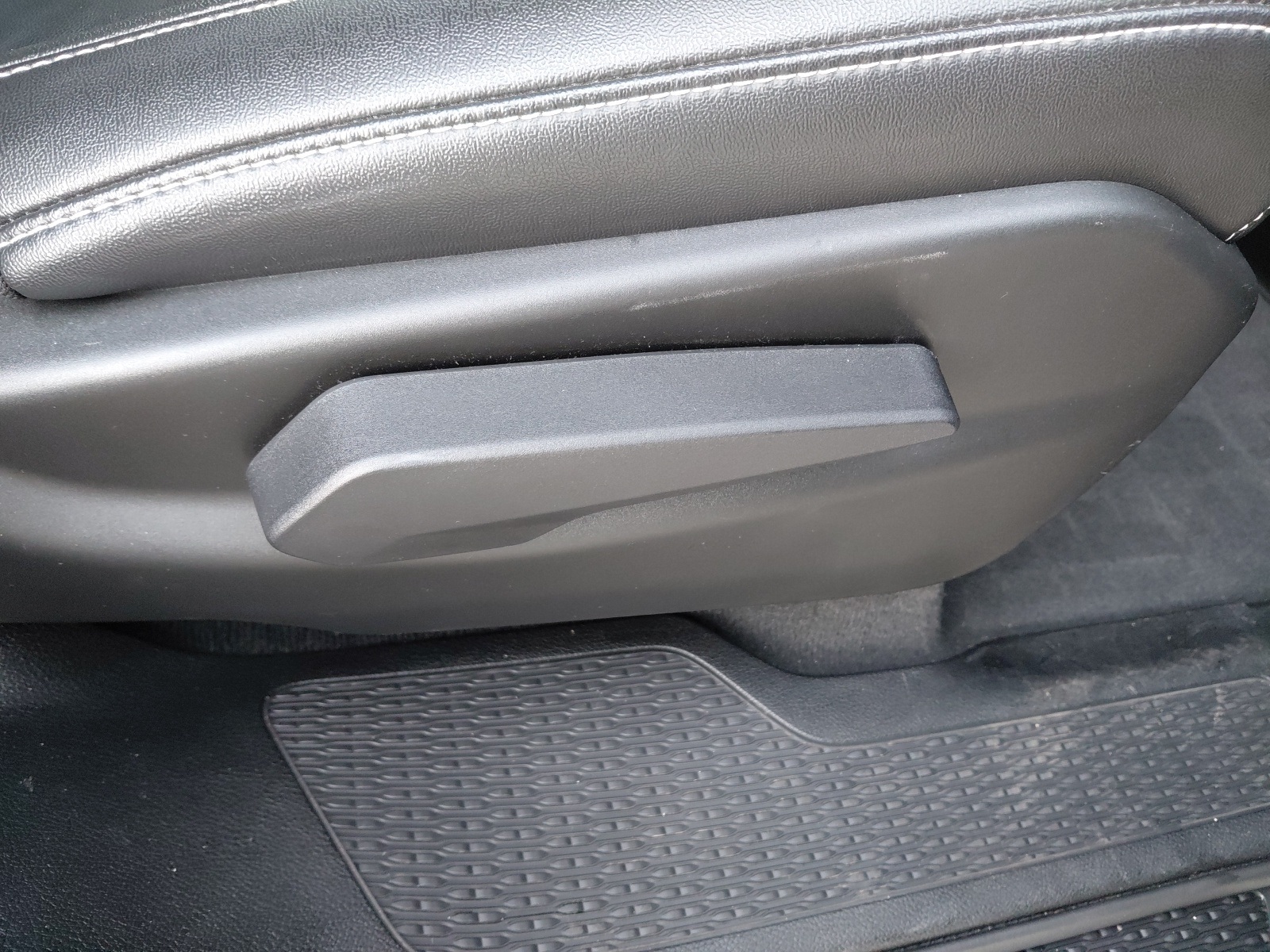 used 2023 Jeep Grand Cherokee L car, priced at $32,689