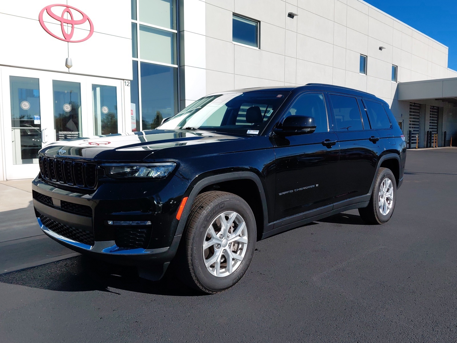 used 2023 Jeep Grand Cherokee L car, priced at $32,689