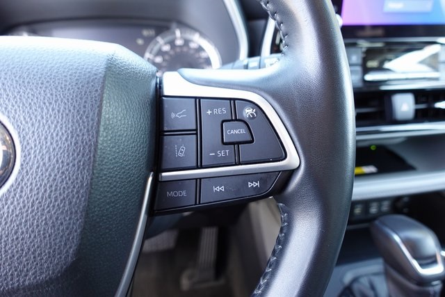 used 2023 Toyota Highlander car, priced at $36,999