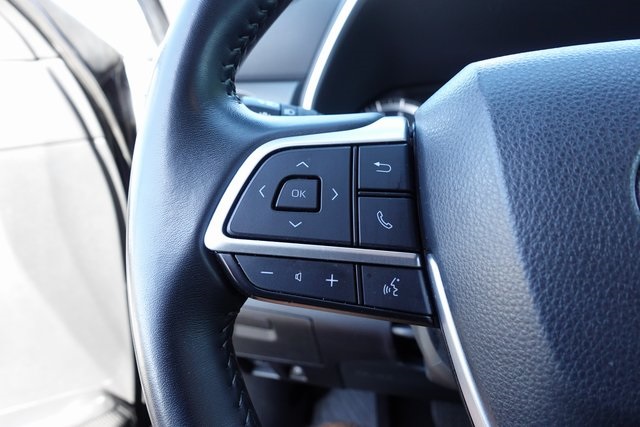 used 2023 Toyota Highlander car, priced at $36,999