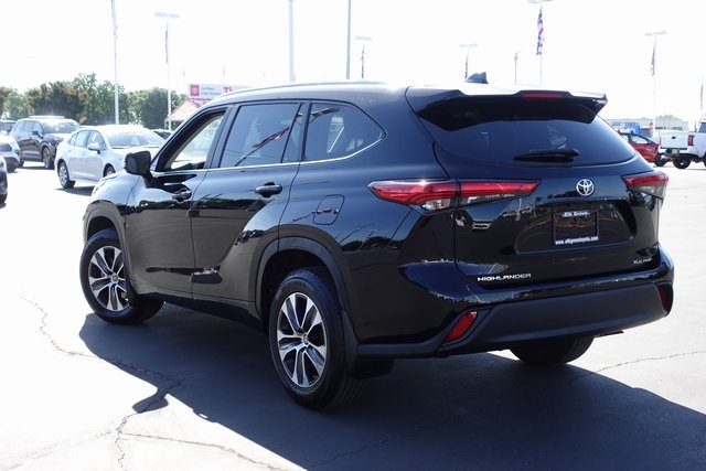 used 2023 Toyota Highlander car, priced at $36,999