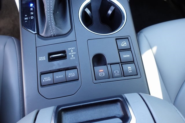 used 2023 Toyota Highlander car, priced at $36,999