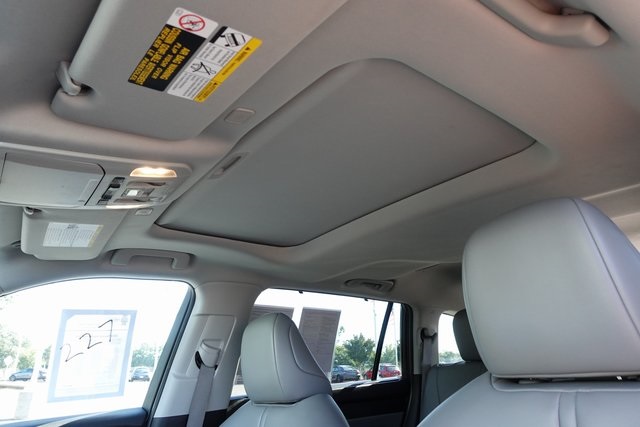 used 2023 Toyota Highlander car, priced at $36,999