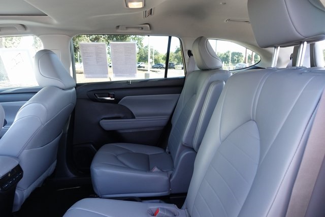 used 2023 Toyota Highlander car, priced at $36,999