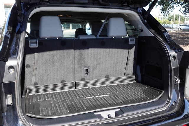 used 2023 Toyota Highlander car, priced at $36,999