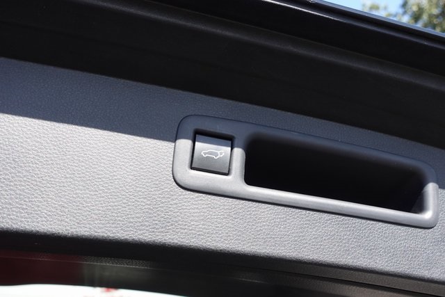 used 2023 Toyota Highlander car, priced at $36,999