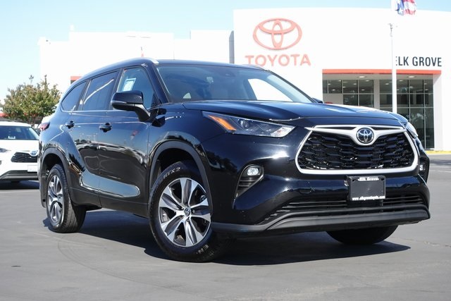 used 2023 Toyota Highlander car, priced at $36,999