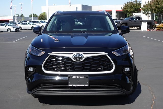 used 2023 Toyota Highlander car, priced at $36,999