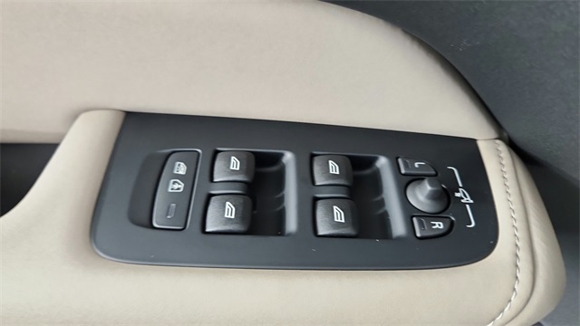 new 2026 Volvo XC60 Plug-In Hybrid car, priced at $70,115