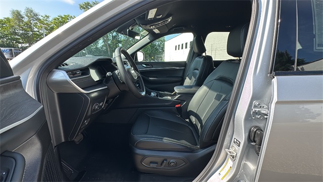 new 2025 Jeep Grand Cherokee car, priced at $46,275