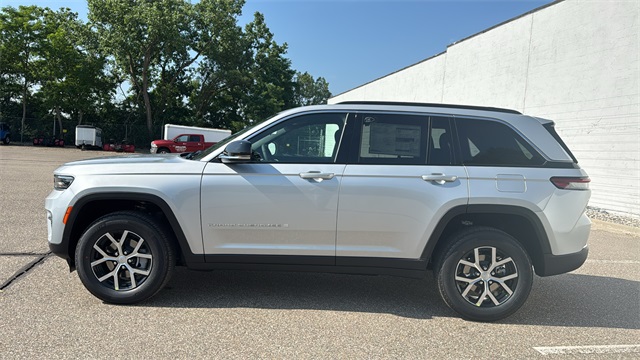 new 2025 Jeep Grand Cherokee car, priced at $46,275