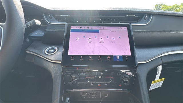 new 2025 Jeep Grand Cherokee car, priced at $46,275