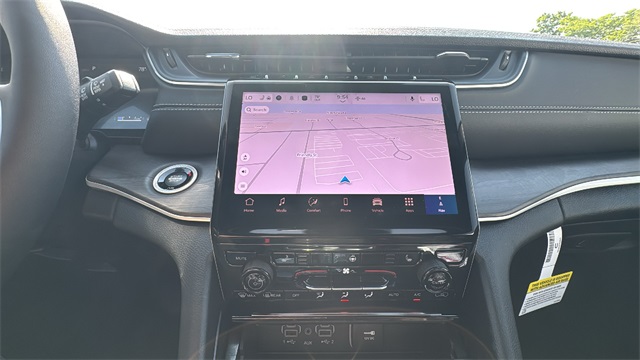 new 2025 Jeep Grand Cherokee car, priced at $46,275