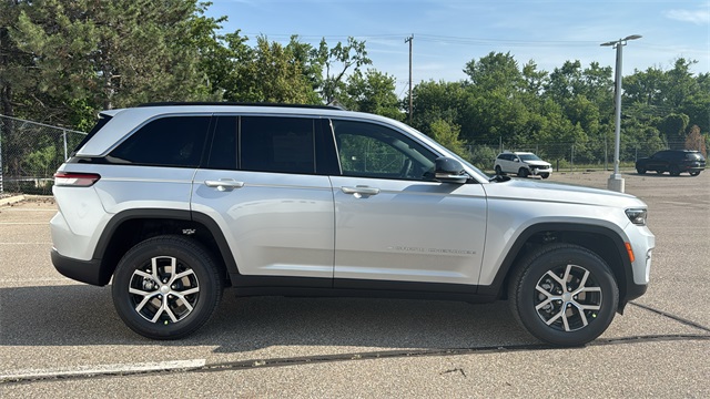 new 2025 Jeep Grand Cherokee car, priced at $46,275