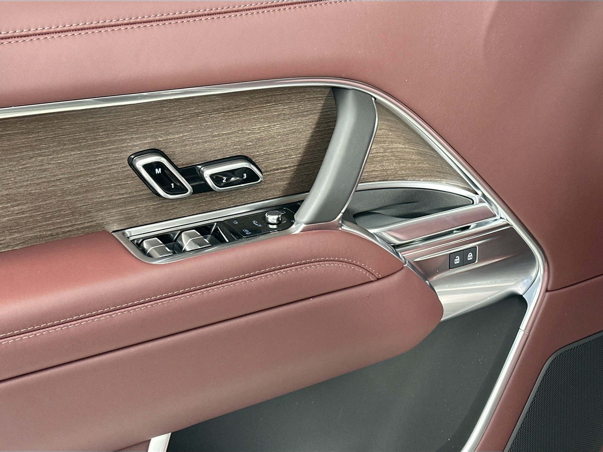 new 2025 Land Rover Range Rover Plug-In Hybrid car, priced at $150,985
