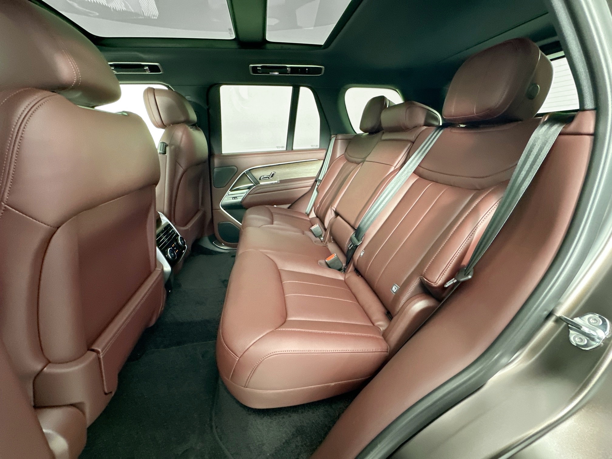 new 2025 Land Rover Range Rover Plug-In Hybrid car, priced at $150,985