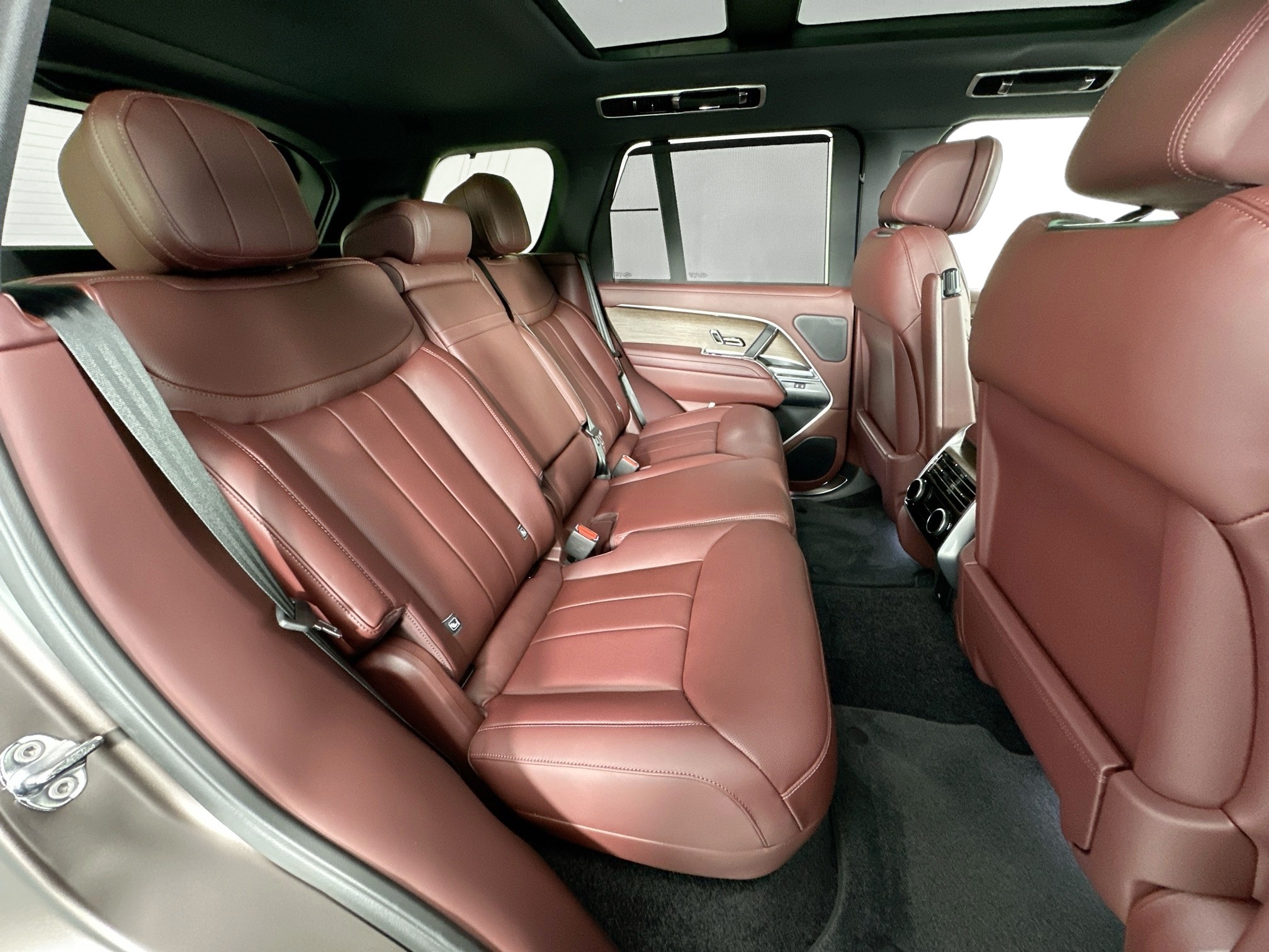 new 2025 Land Rover Range Rover Plug-In Hybrid car, priced at $150,985