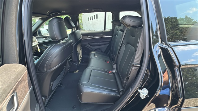 new 2025 Jeep Grand Cherokee car, priced at $45,025