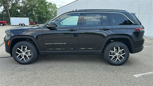 new 2025 Jeep Grand Cherokee car, priced at $45,025