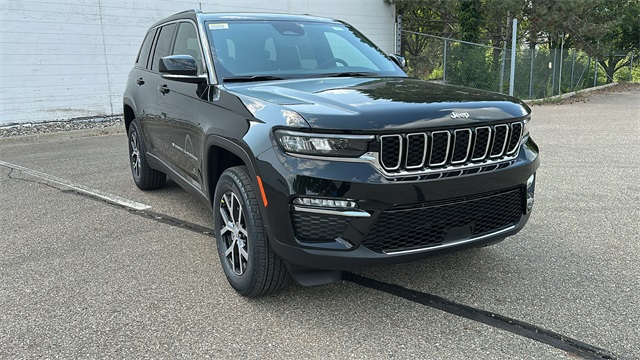 new 2025 Jeep Grand Cherokee car, priced at $45,025
