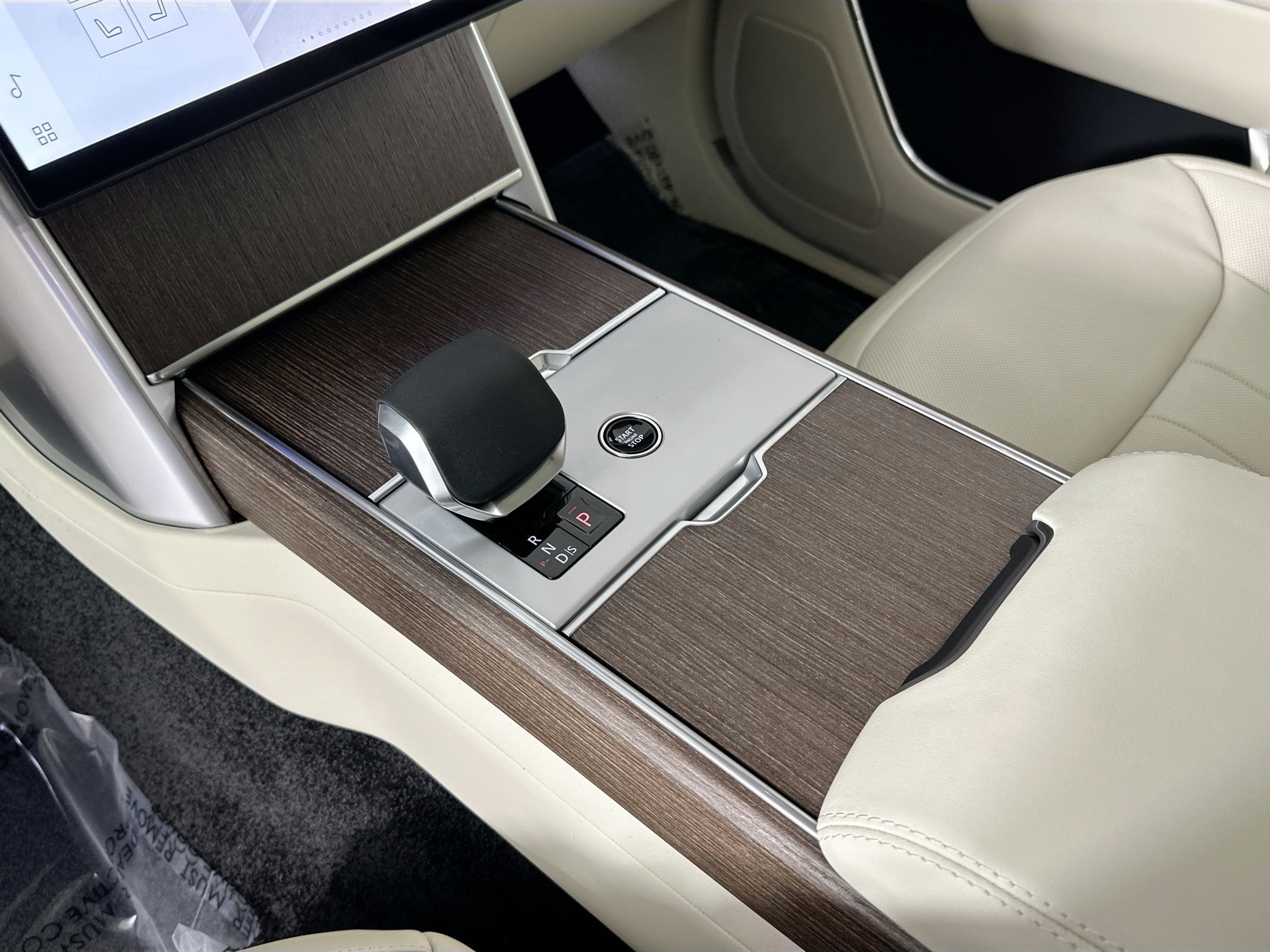 new 2025 Land Rover Range Rover car, priced at $118,305