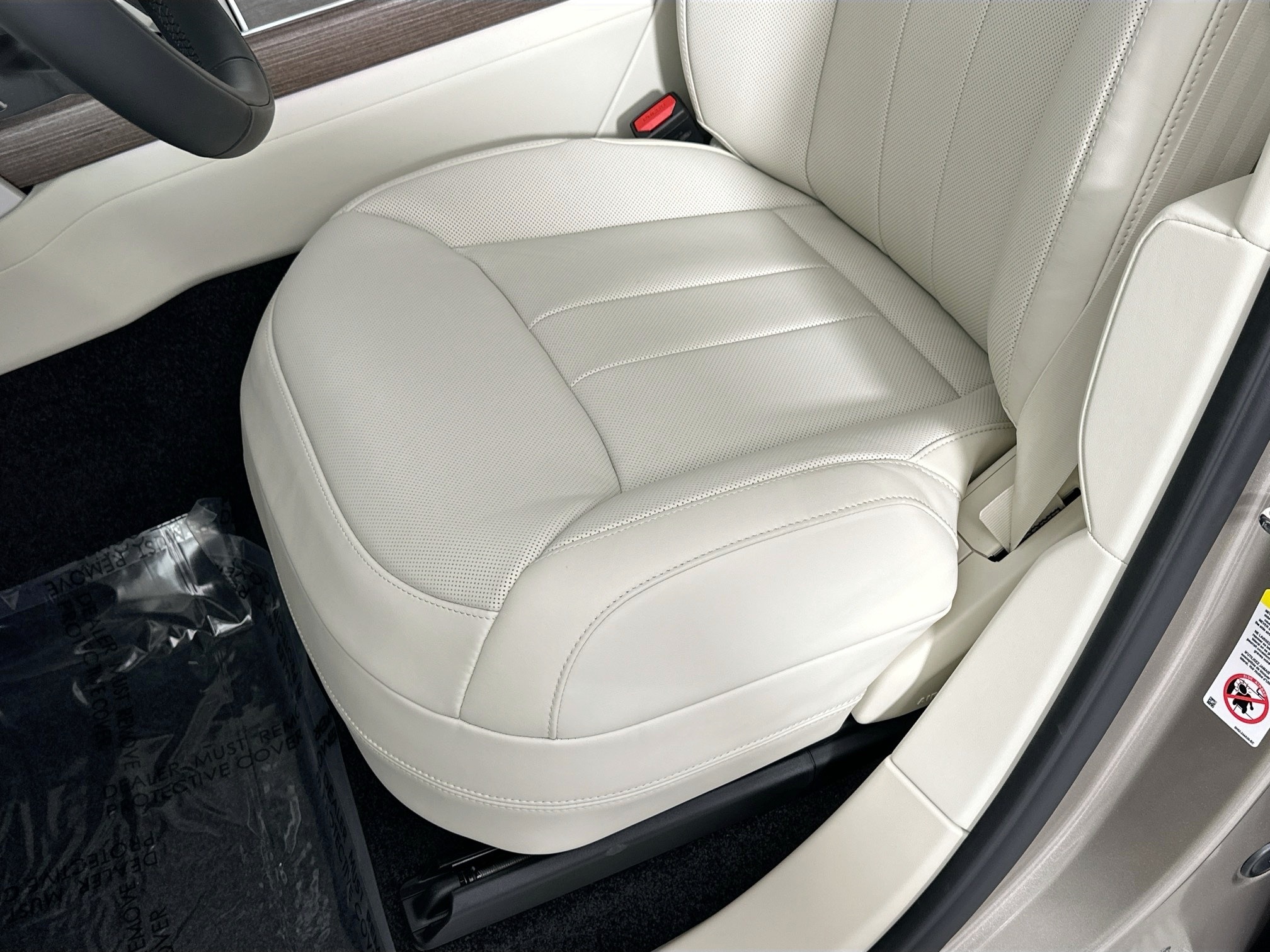 new 2025 Land Rover Range Rover car, priced at $118,305
