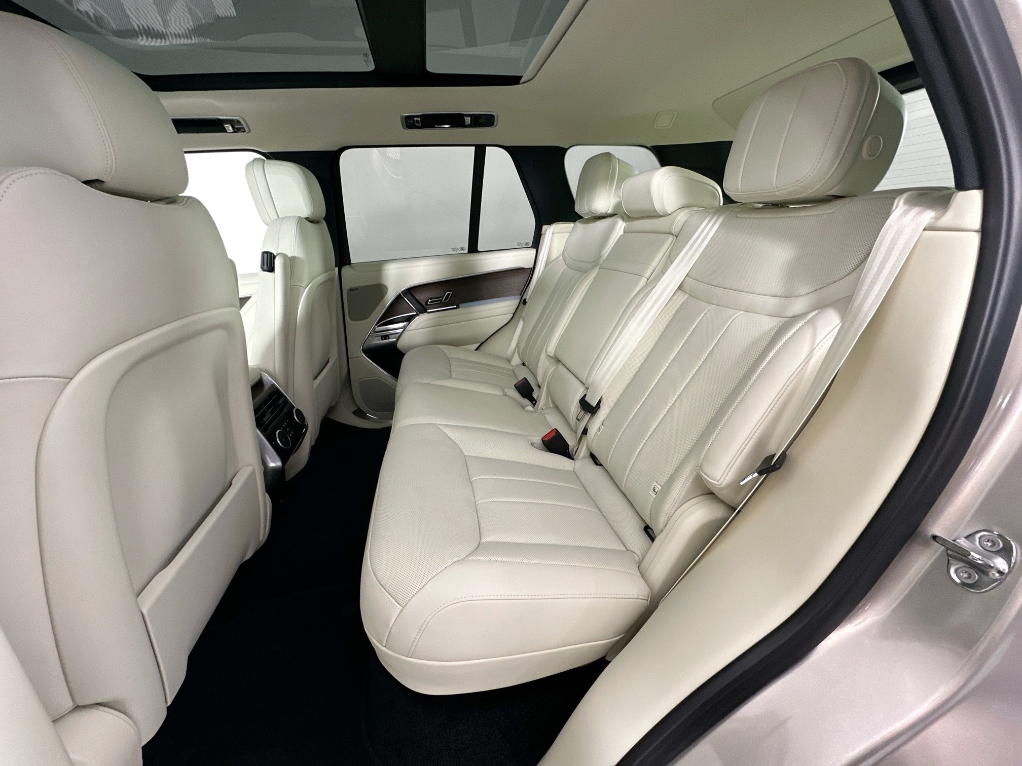 new 2025 Land Rover Range Rover car, priced at $118,305