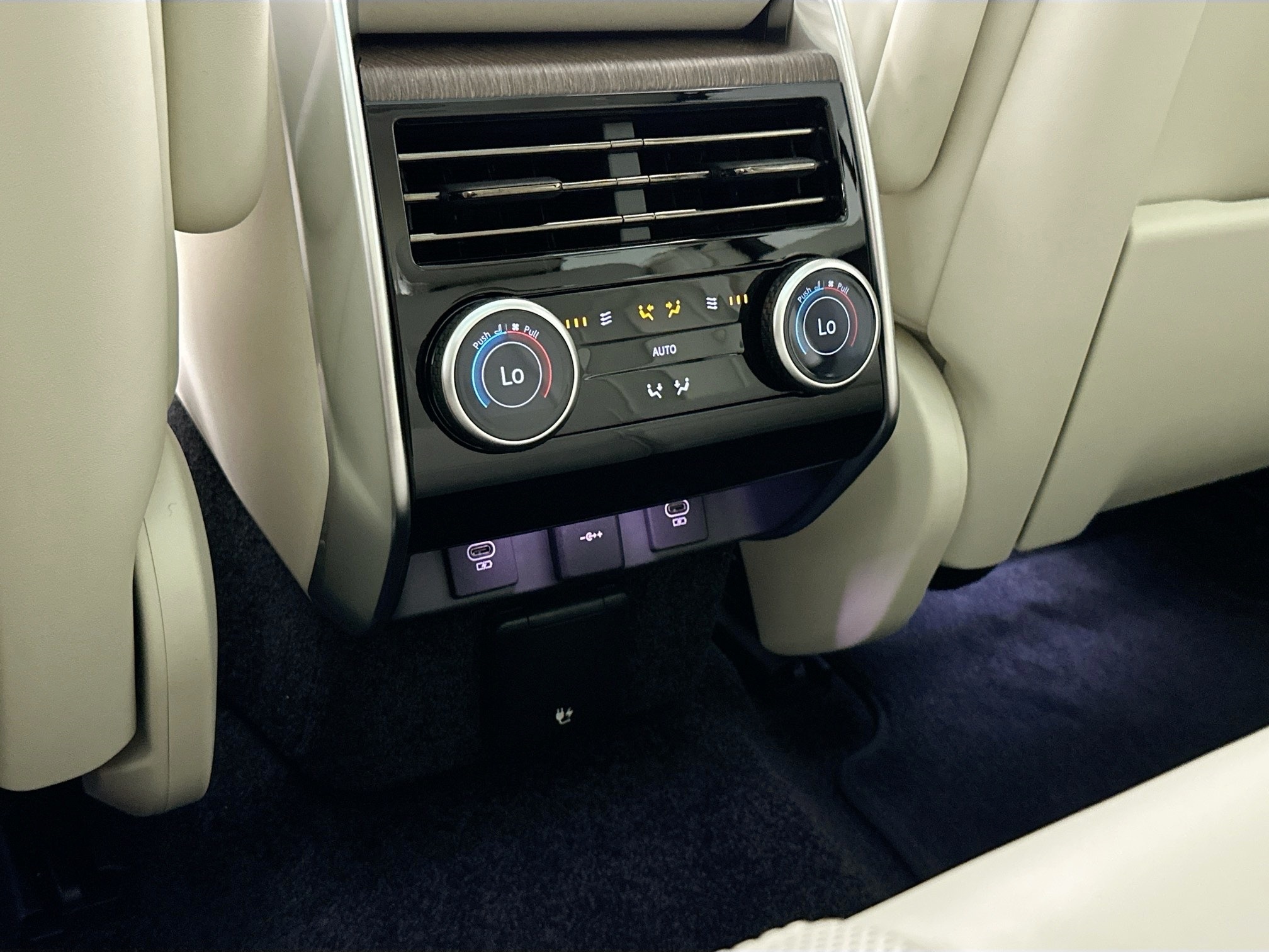 new 2025 Land Rover Range Rover car, priced at $118,305